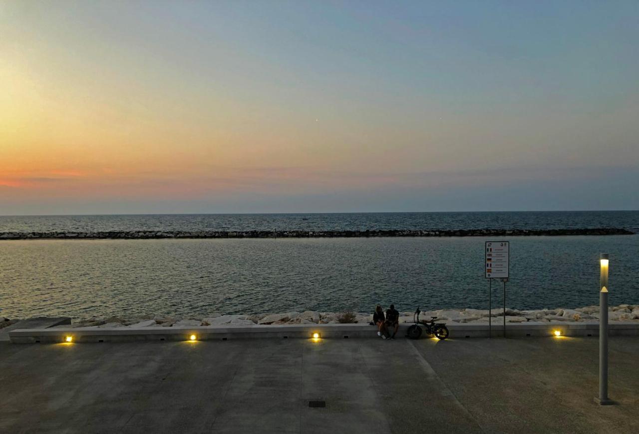 Sunny Beach Bari Bagian luar foto